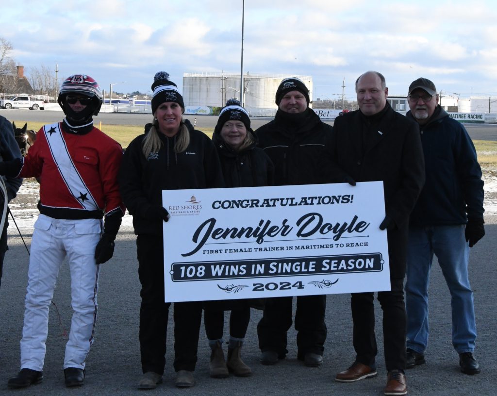 Trainer Jennifer Doyle receiving Record Breaking Signage from Red Shores Manager of Racing and Broadcast, Lee Drake, on Saturday. Photo by Gail and Ronota